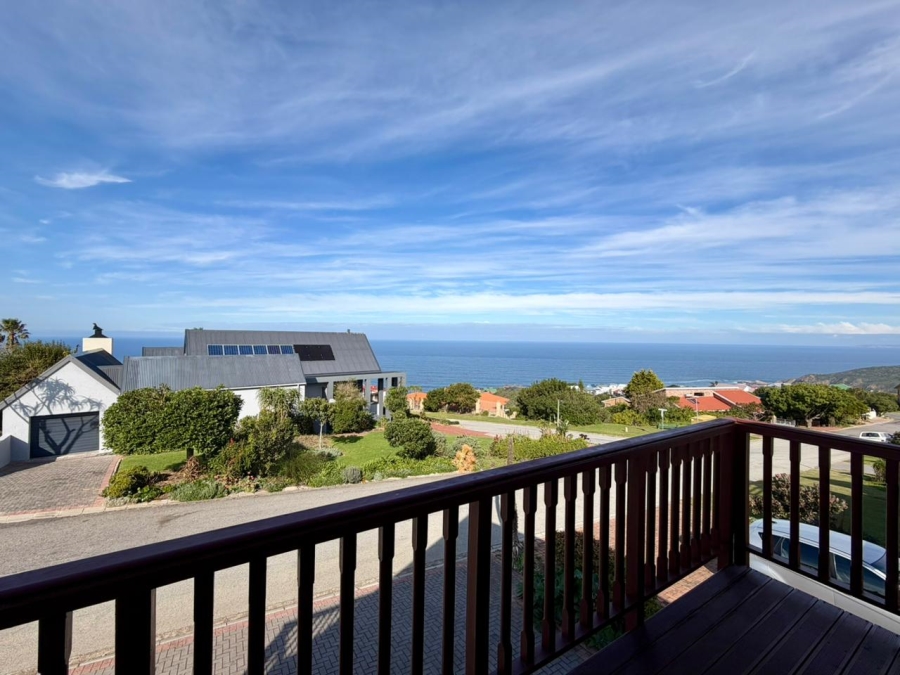 4 Bedroom Property for Sale in Herolds Bay Western Cape